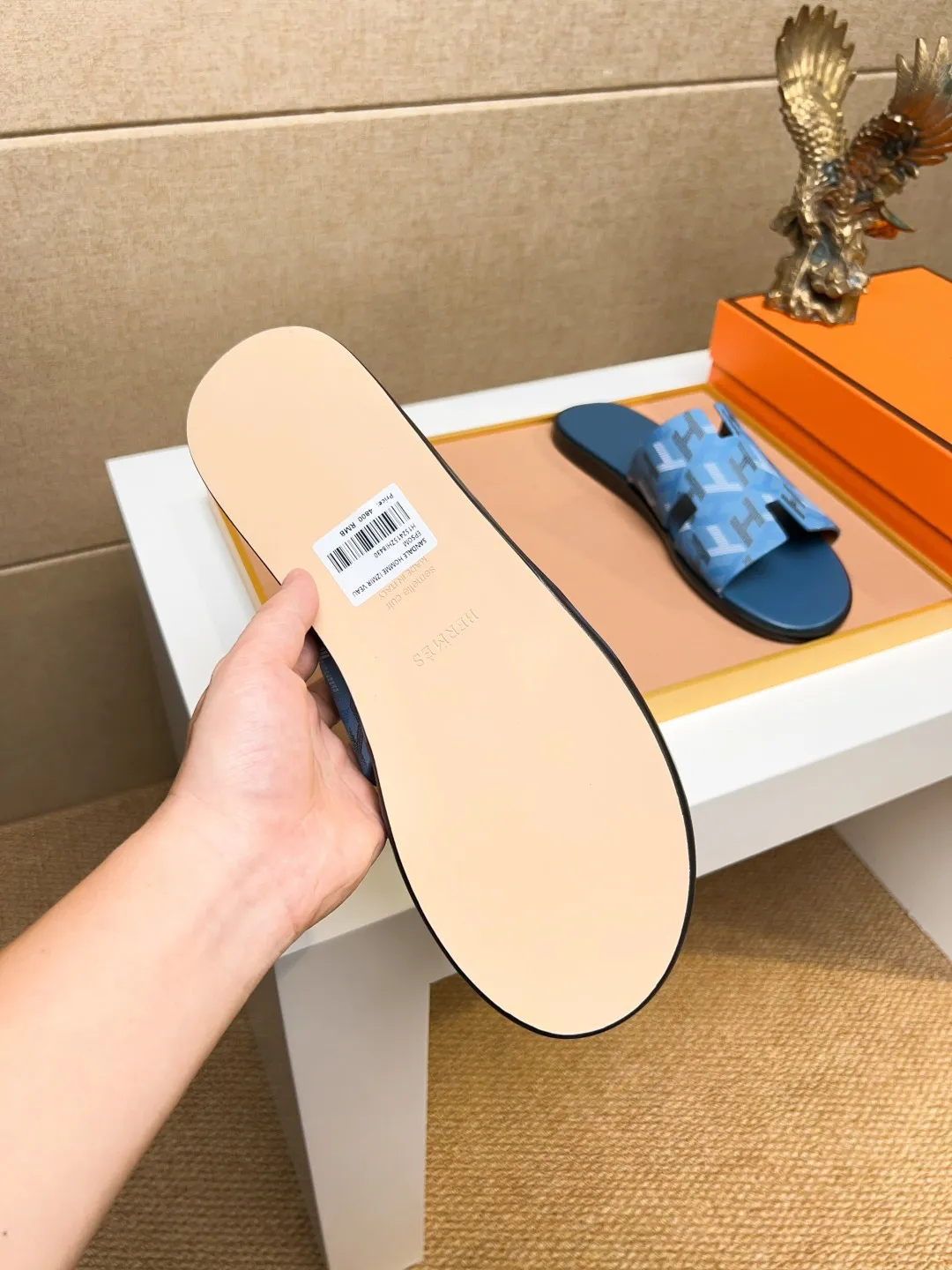 Men's clothing and shoes 💰280 💅💅💅 new arrival. Hermes Hermes official website latest counter synchronized new oran color leather H slippers, the original Paris version flew back to the original model and opened the mold to make it perfectly🍌The highest quality Sincerity, you can enter and leave the counter at will [Deyi] The upper is made of original customized  colored palm prints, crocodile print, ostrich print, colored cow leather, colored cow suede, 🤔 horse hair, 🥳 colored diamonds, 🥰 3D printing, and other genuine leather slippers, imported cow pattern foot pad lining, Italian  latest original genuine leather combination outsole Code number: 38-48 (customized at 46.47.48) Can be made into picture combination sole with genuine leather pattern and ordinary molded outsole